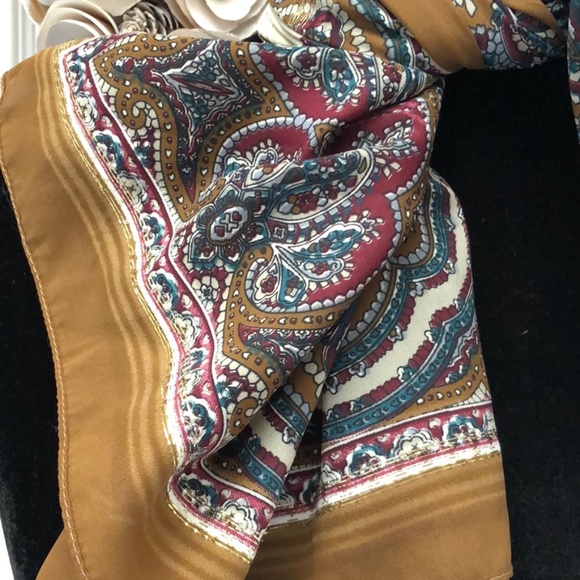 DONATED Vintage Brown, burgundy, paisley scarf - Picture 3 of 7